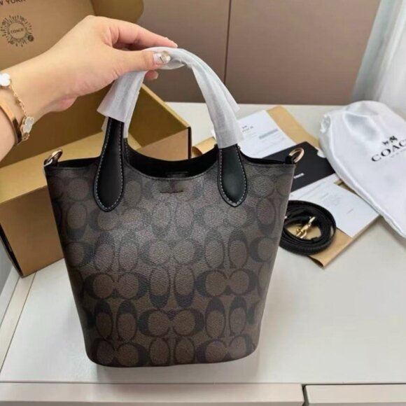 Coach women's bag - Picture 2 of 8